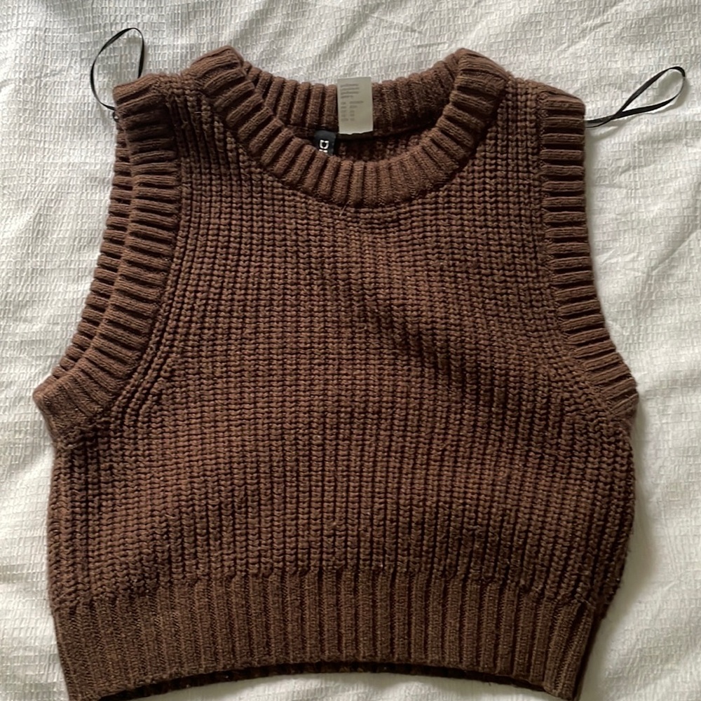 Brown sweatervest